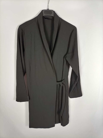 ZARA. Vestido negro cruzado T.m