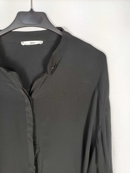 MANGO. Blusa negra básica T.m