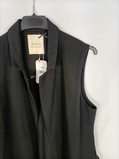 AMICHI. Chaleco negro cruzado T.m