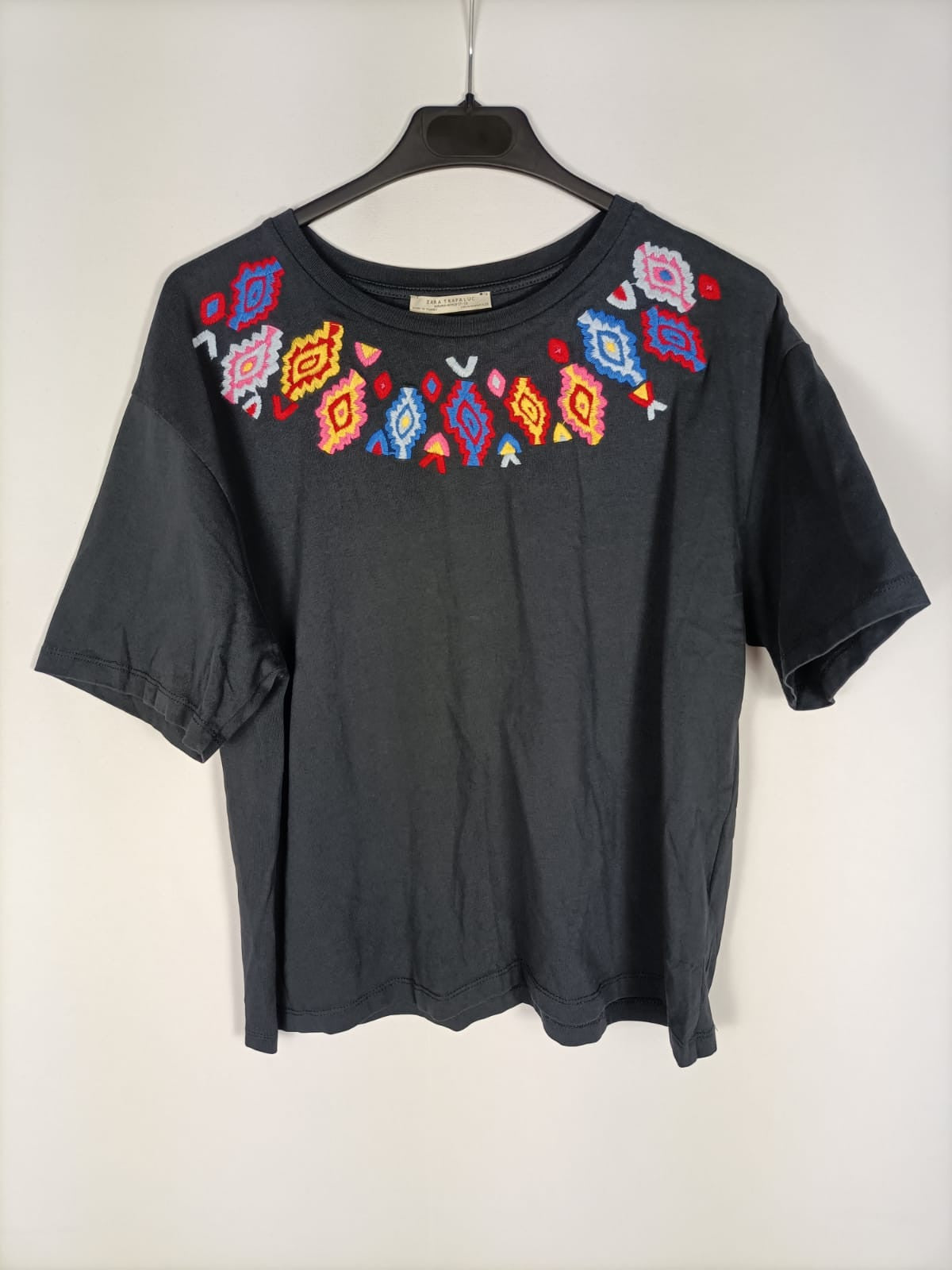 ZARA. Camiseta bordada T.m