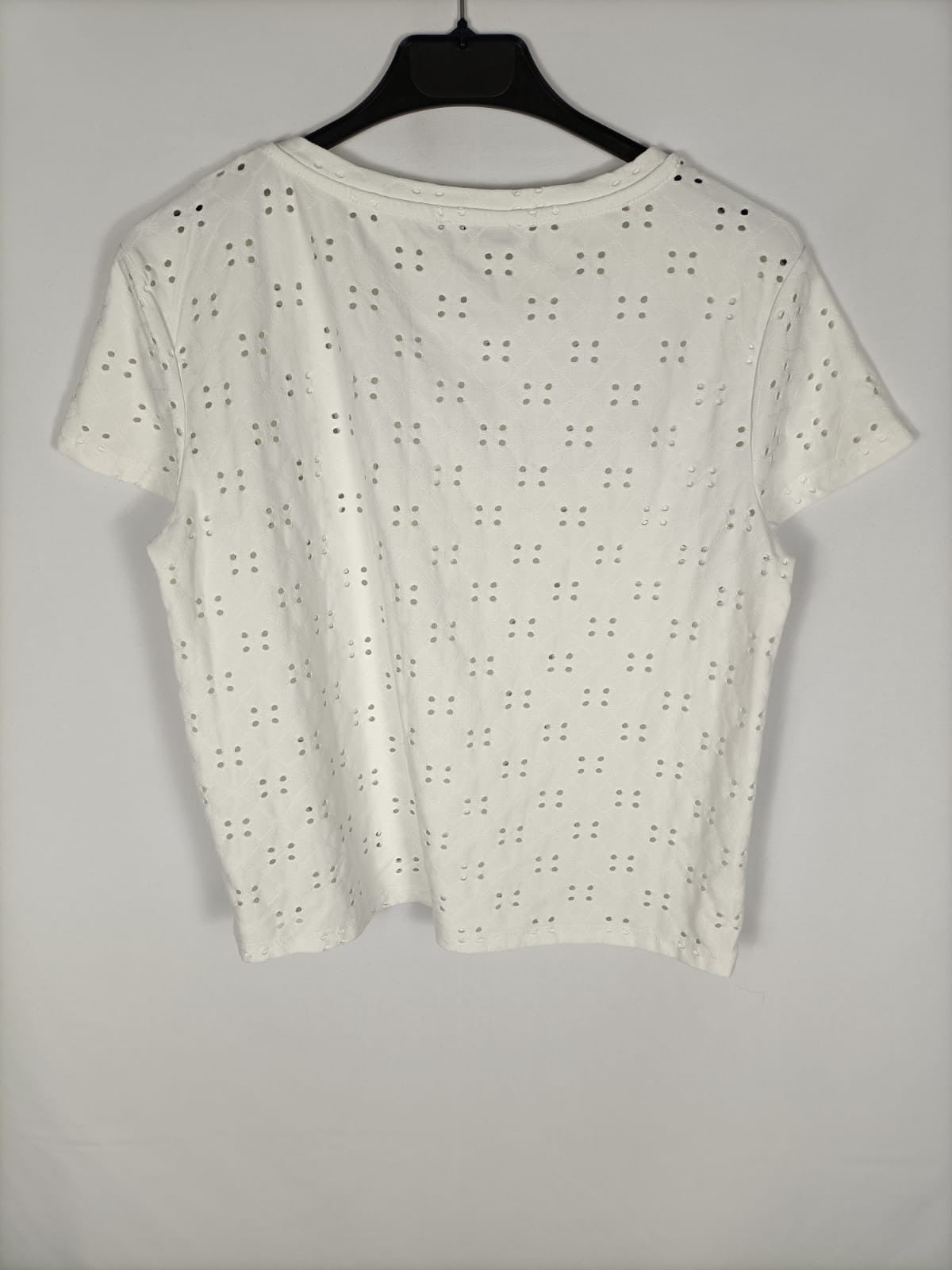 STRADIVARIUS. Camiseta troquelada T.l