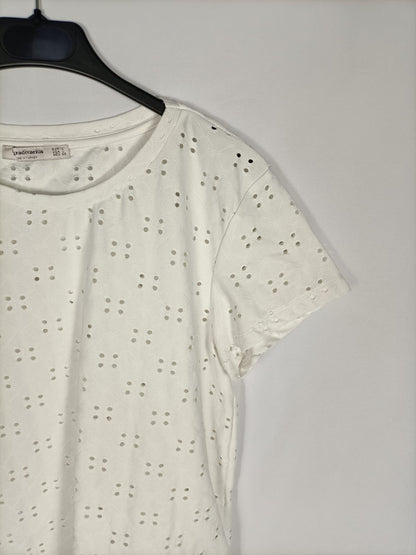 STRADIVARIUS. Camiseta troquelada T.l