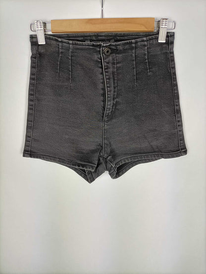 BERSHKA. Shorts gris T.38