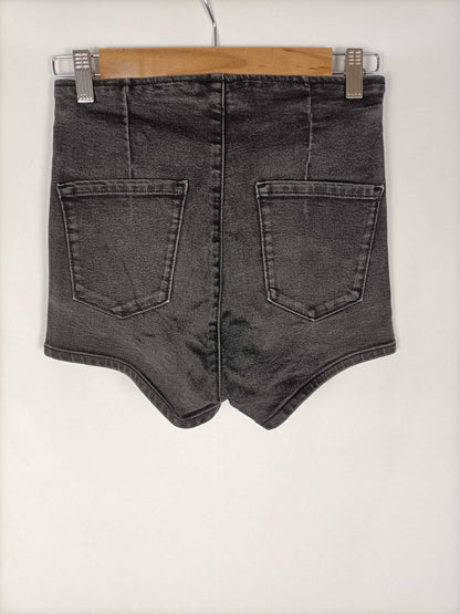 BERSHKA. Shorts gris T.38