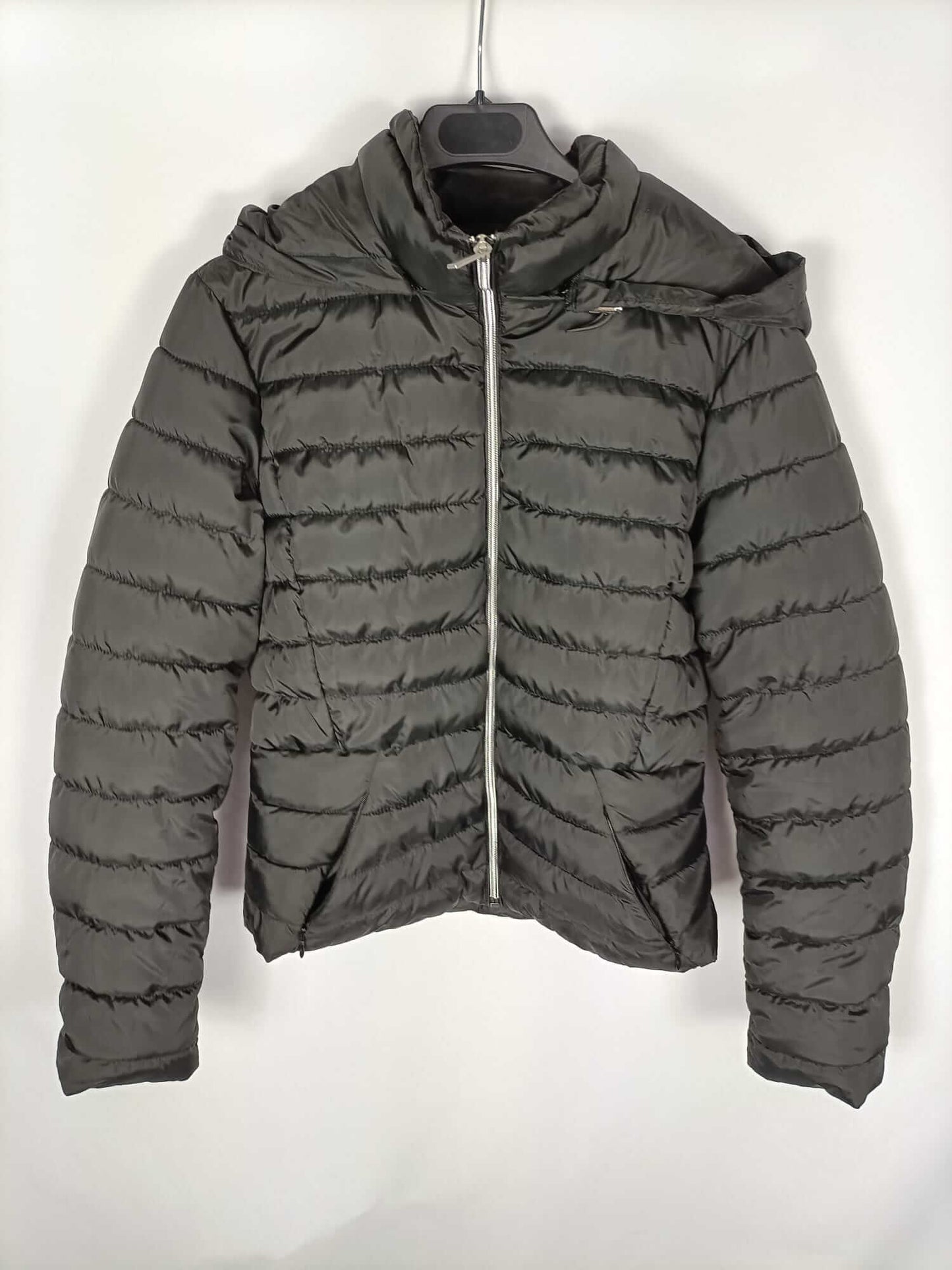 ZARA.Plumas negro ligero T.m