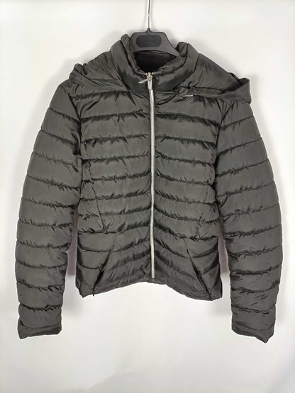 ZARA.Plumas negro ligero T.m