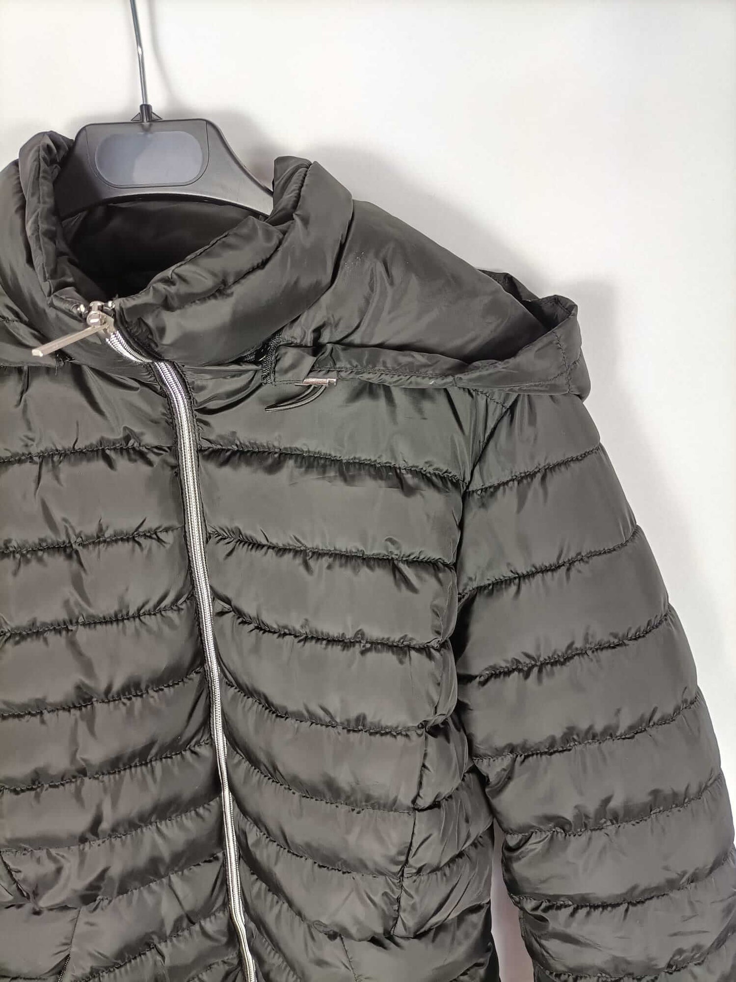 ZARA.Plumas negro ligero T.m