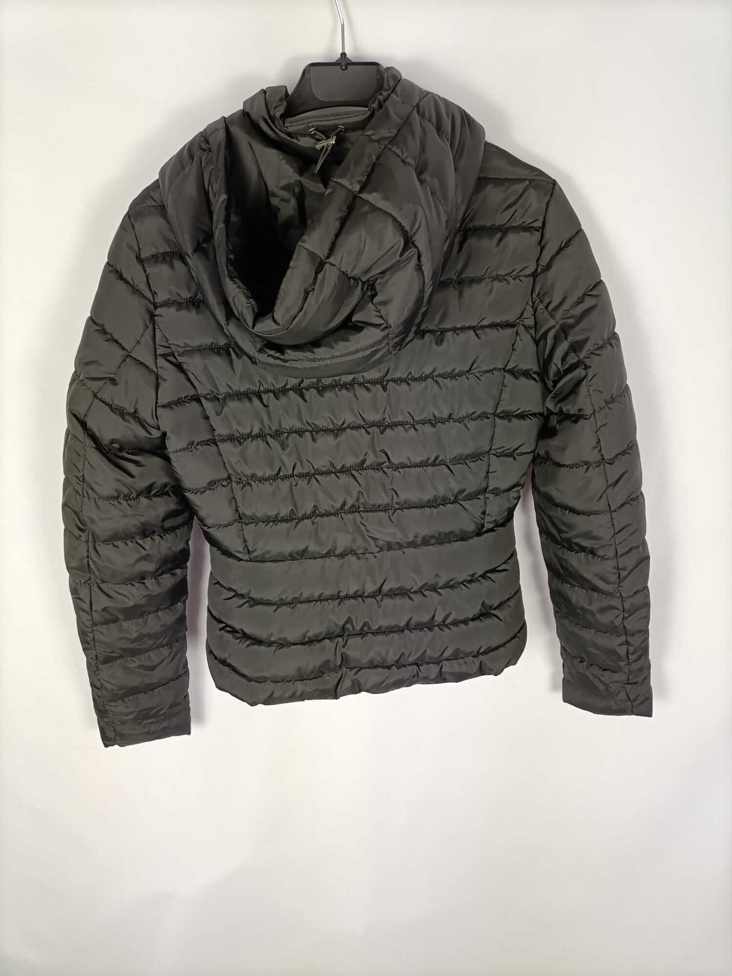 ZARA.Plumas negro ligero T.m