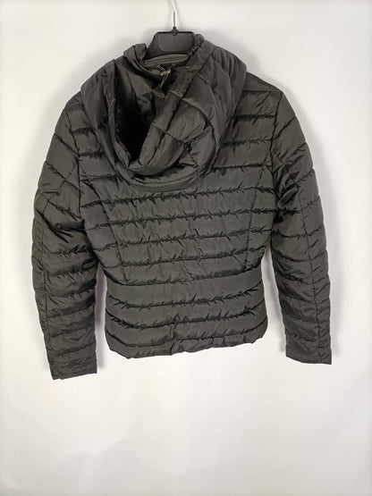 ZARA.Plumas negro ligero T.m