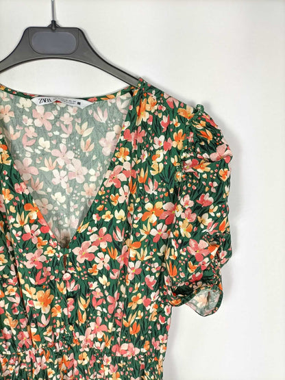 ZARA. Vestido verde flores T.xs