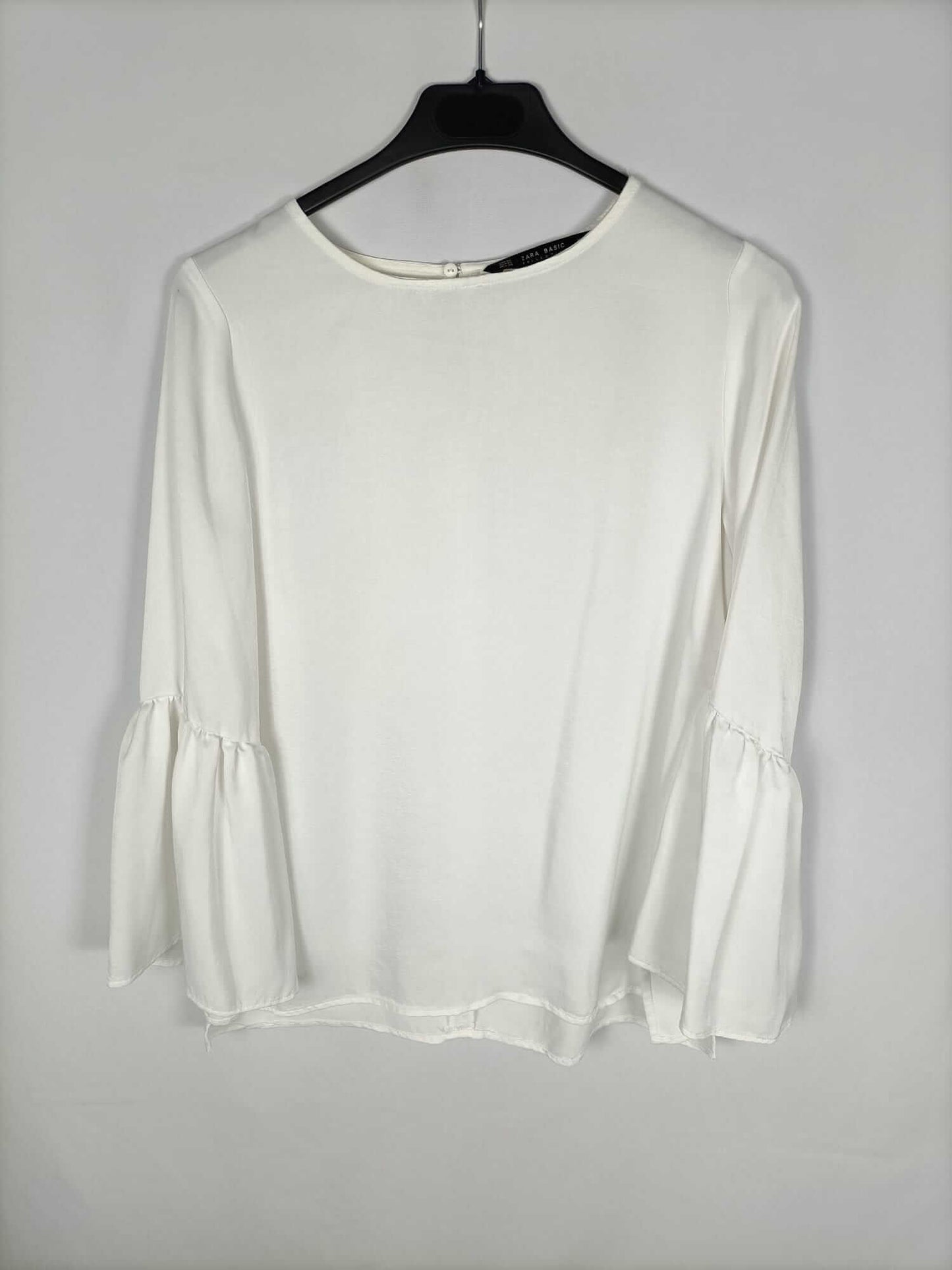 ZARA. Blusa blanca volantes T.xs