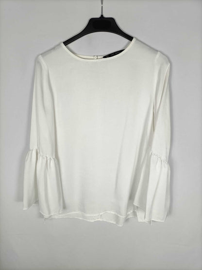 ZARA. Blusa blanca volantes T.xs