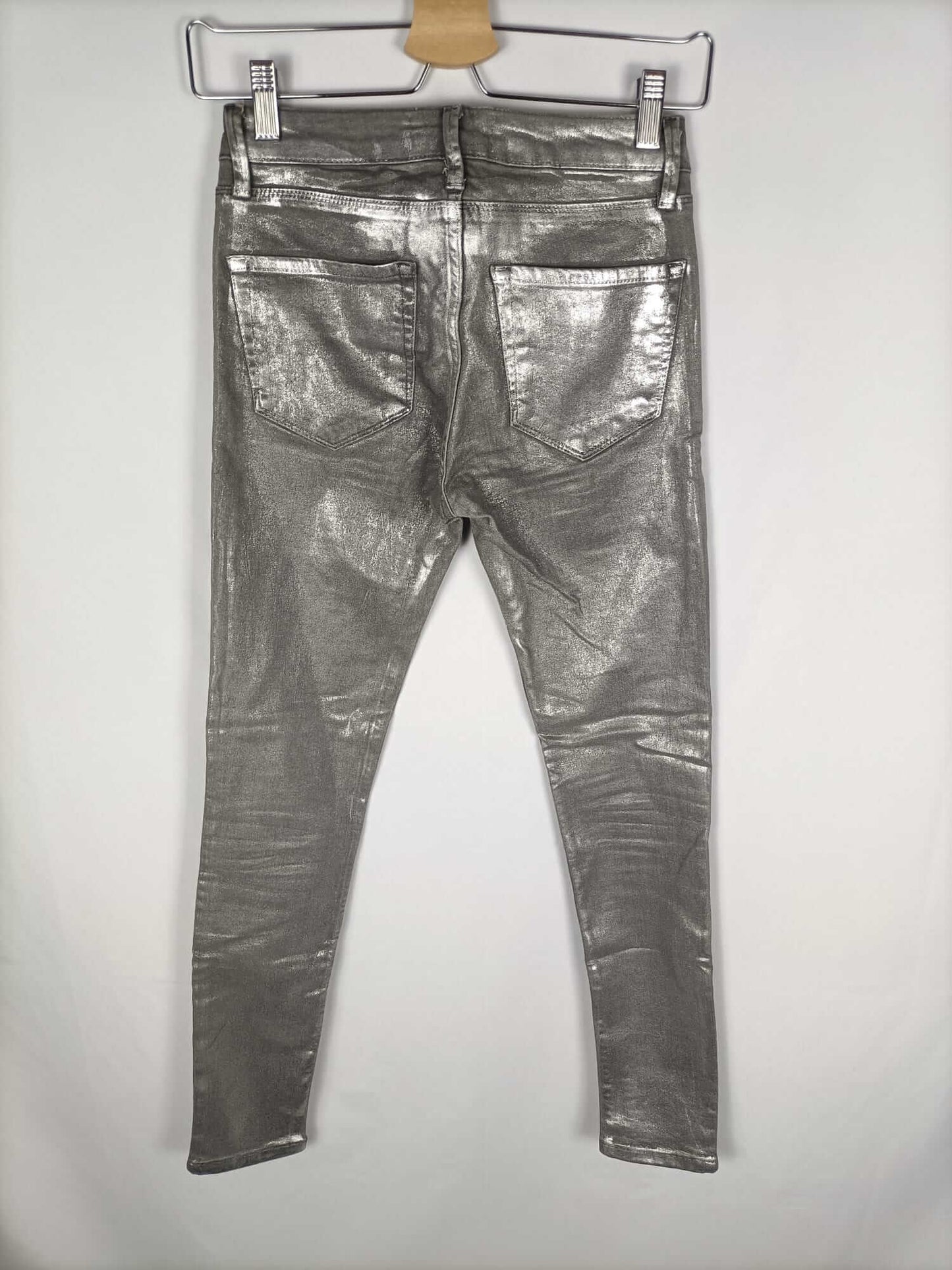 MANGO. Pantalón plateado T.34