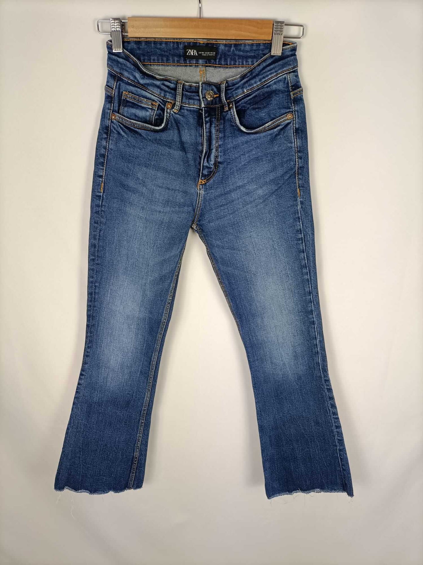 ZARA.Pantalones vaqueros T.36