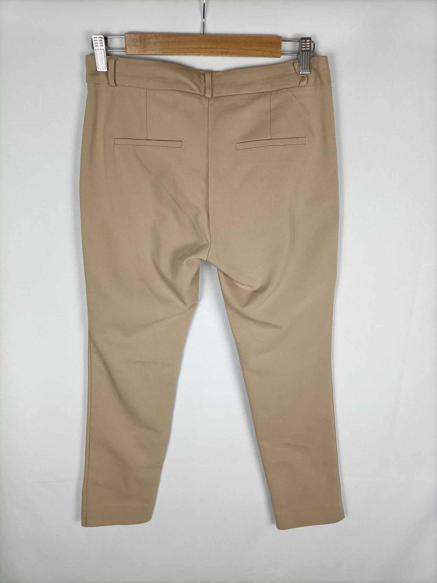 STRADIVARIUS.Pantalones beigesT.36