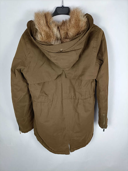 PIMKIE.Parka verde pelito T.40