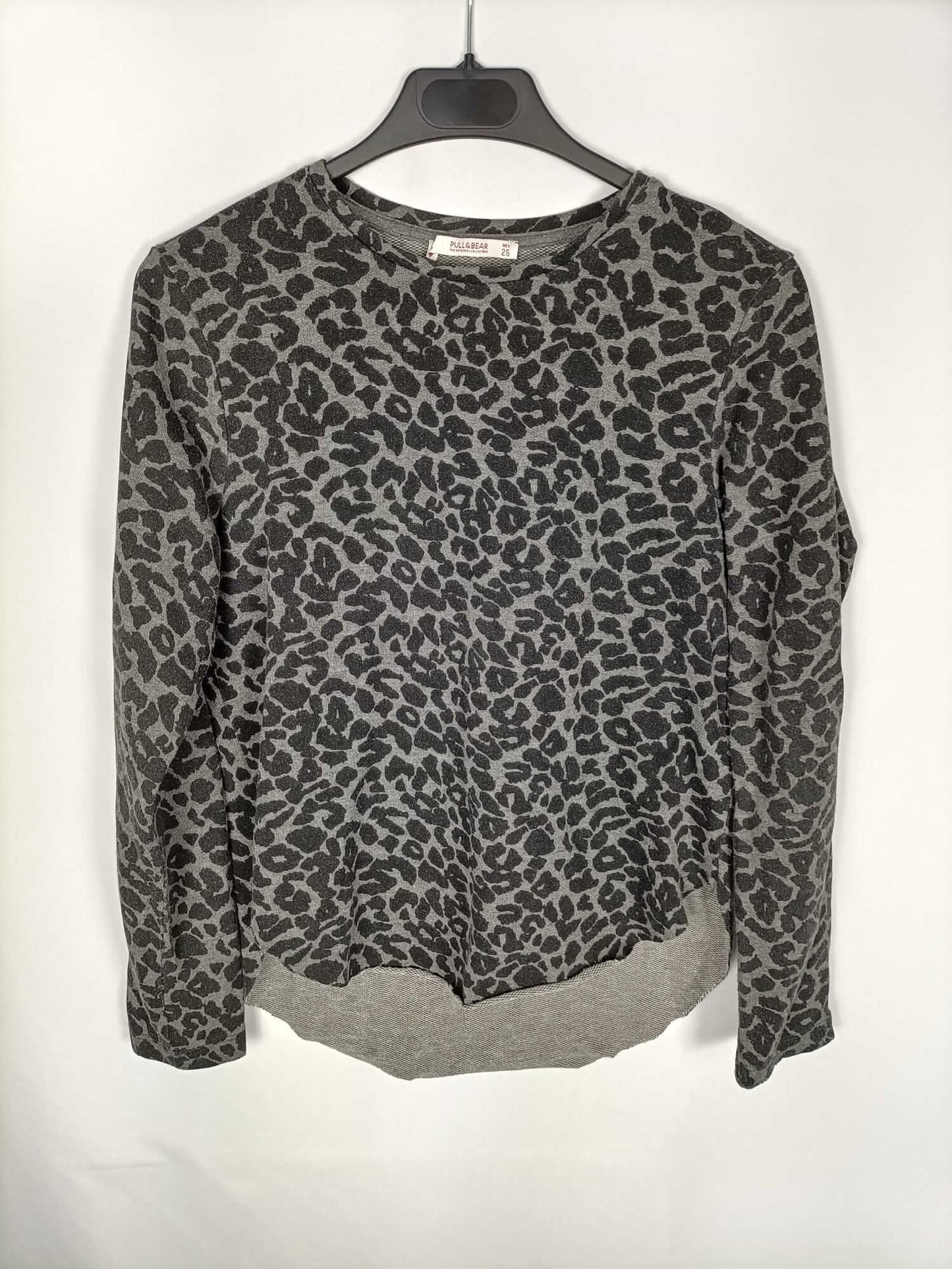 PULL&amp;BEAR. Animal print T-shirt/sweatshirt