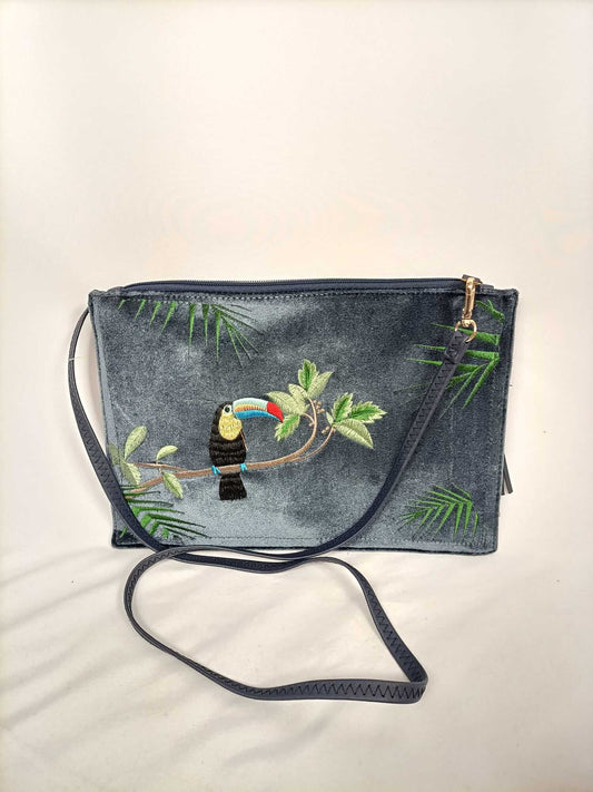 GALBANI.Cartera azul bordada