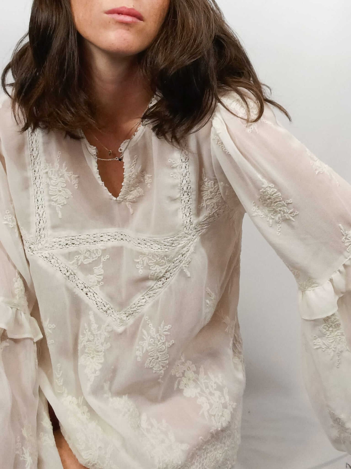 ZARA. Blusa beige encaje T.s