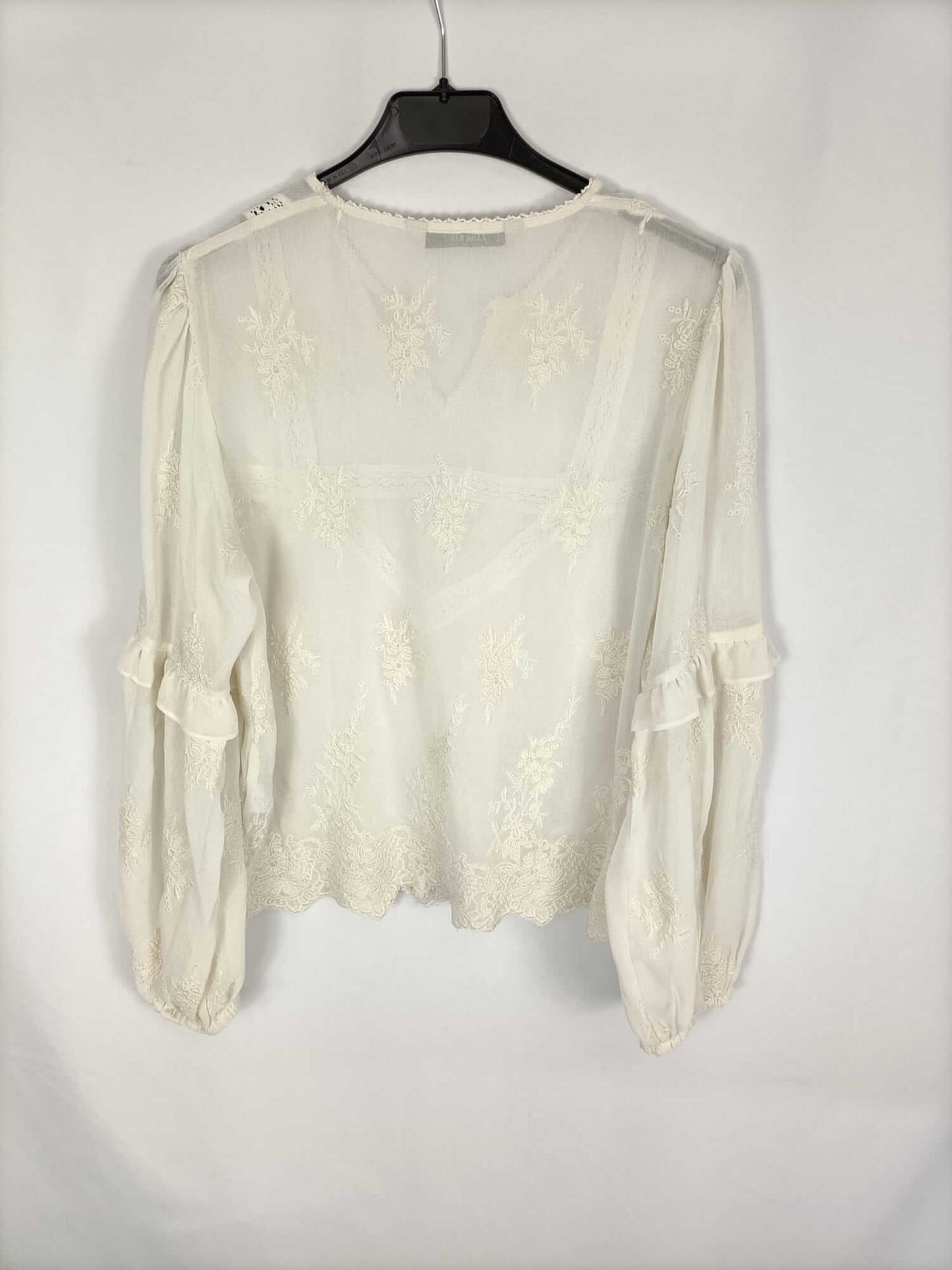 ZARA. Blusa beige encaje T.s