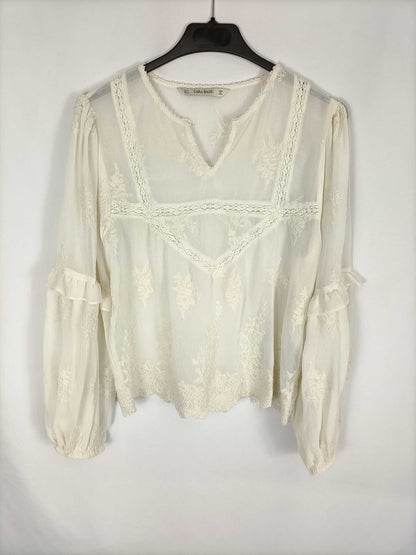 ZARA. Blusa beige encaje T.s