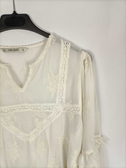 ZARA. Blusa beige encaje T.s