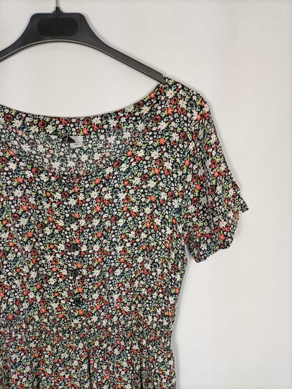 H&M. Vestiddo corto negro con flores blancas T.40