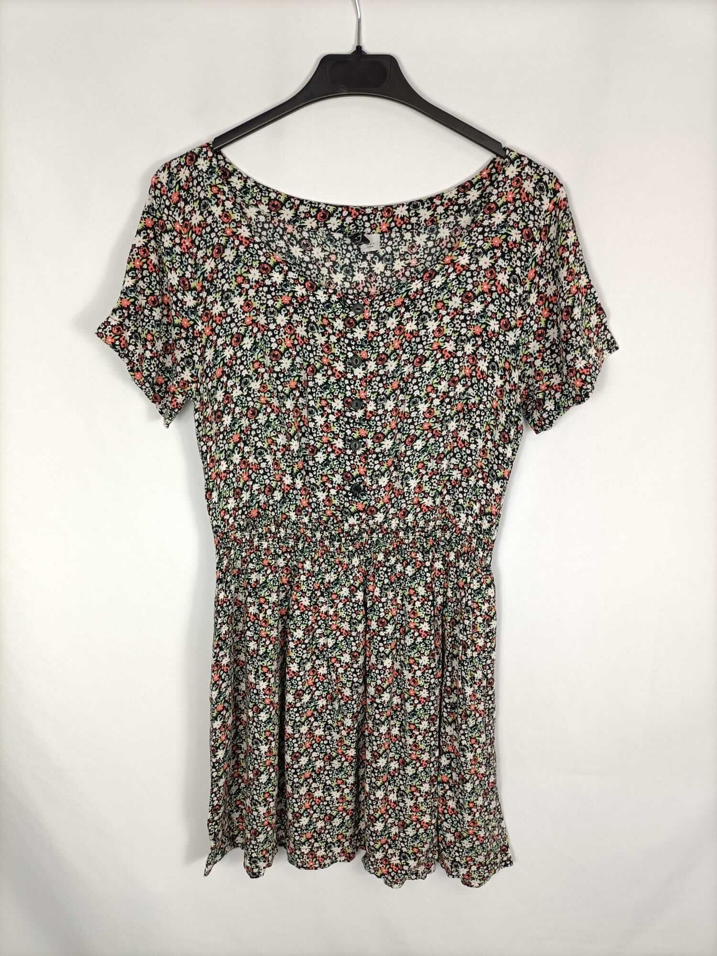 H&M. Vestiddo corto negro con flores blancas T.40
