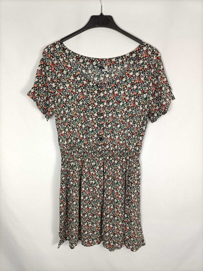 H&M. Vestiddo corto negro con flores blancas T.40