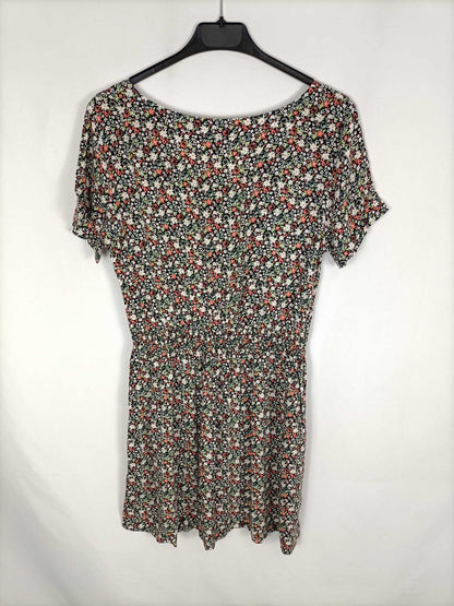 H&M. Vestiddo corto negro con flores blancas T.40