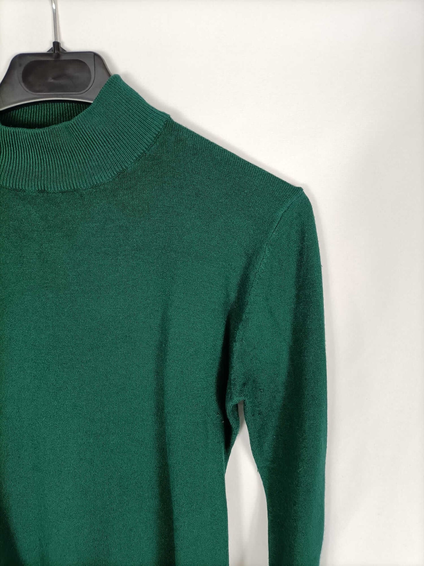 OTHERS. Green turtleneck sweater YOUR (s)