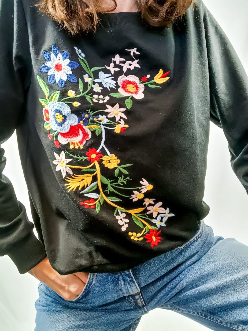 OTHERS. Black embroidered sweatshirt TU (s/m)