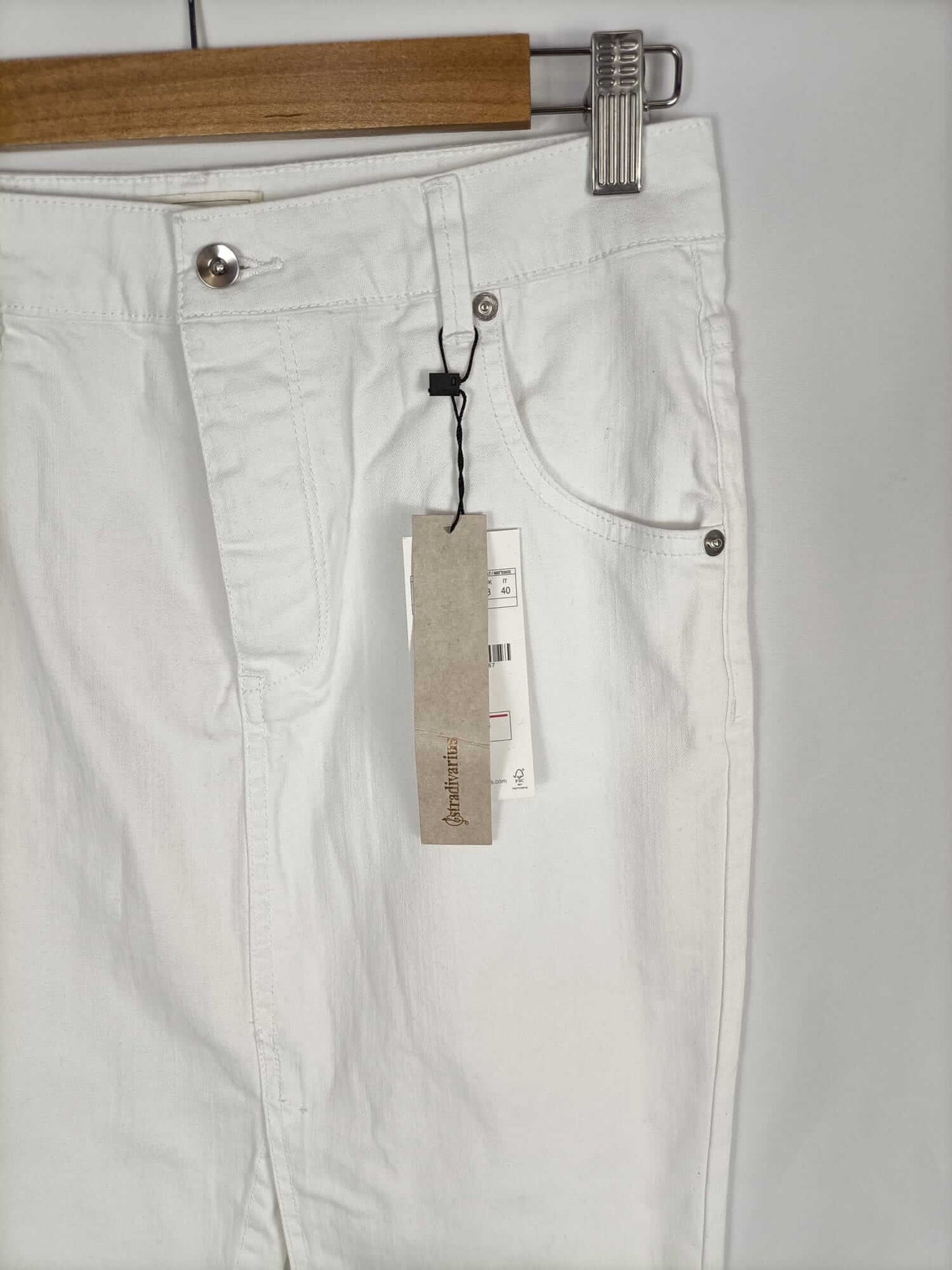STRADIVARIUS. Falda blanca denim T.36