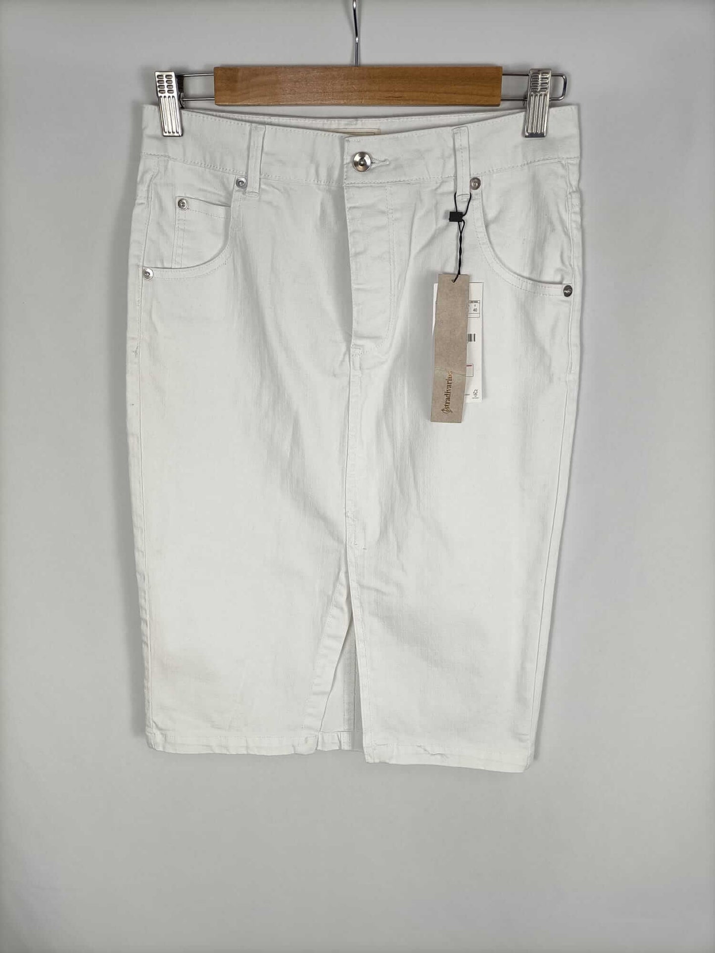 STRADIVARIUS. Falda blanca denim T.36