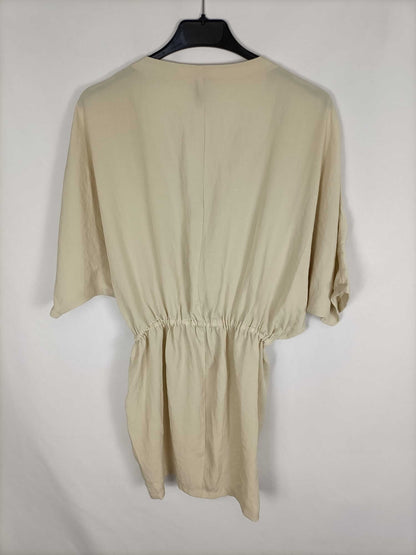 STRADIVARIUS. Vestido corto beige T.s