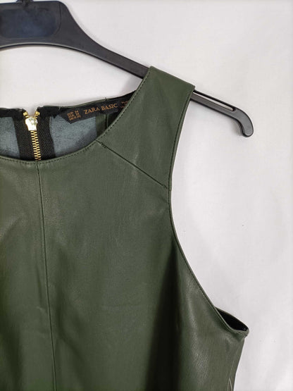 ZARA. Top verde polipiel T.m