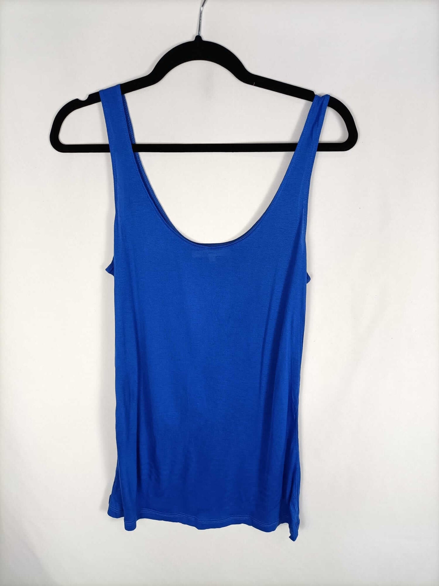 BERSHKA. Camiseta blanca básica T.l