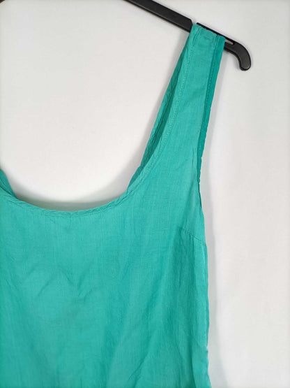 BERSHKA. Top verde espalda T.l