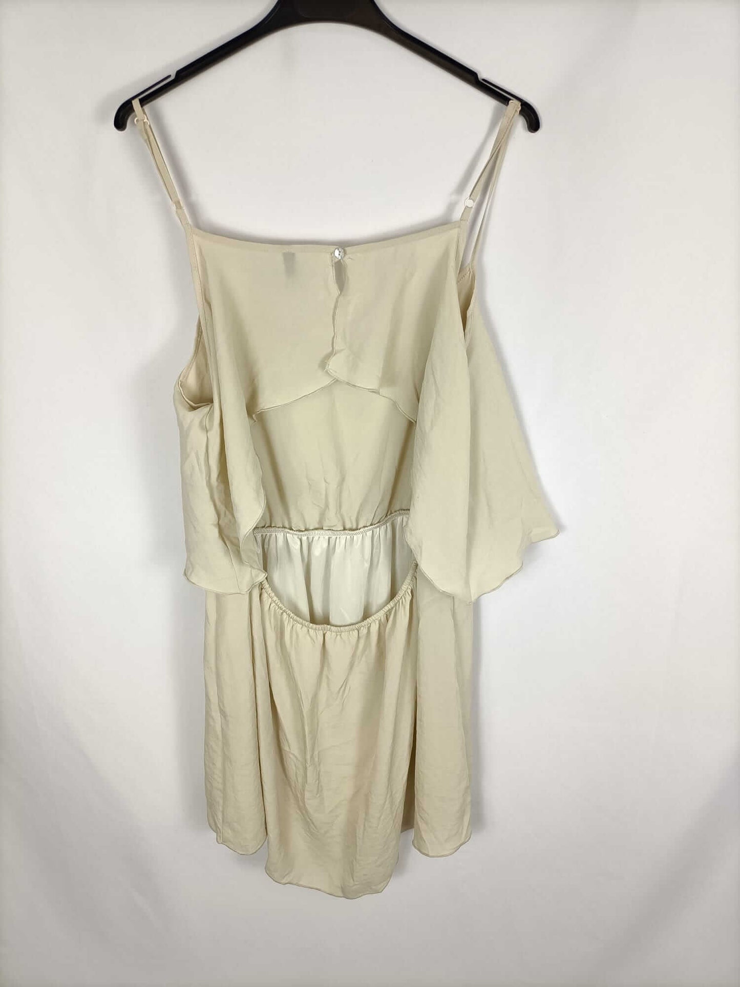 STRADIVARIUS. Vestido corto beige T.l