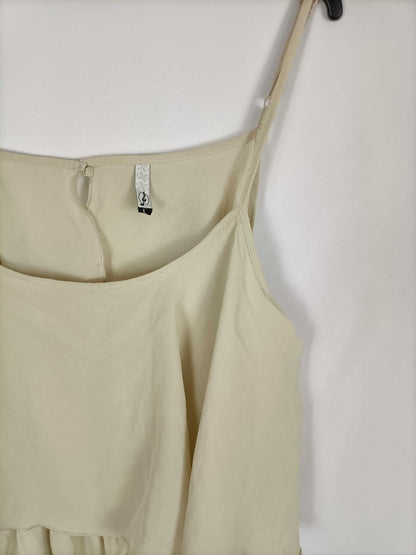 STRADIVARIUS. Vestido corto beige T.l