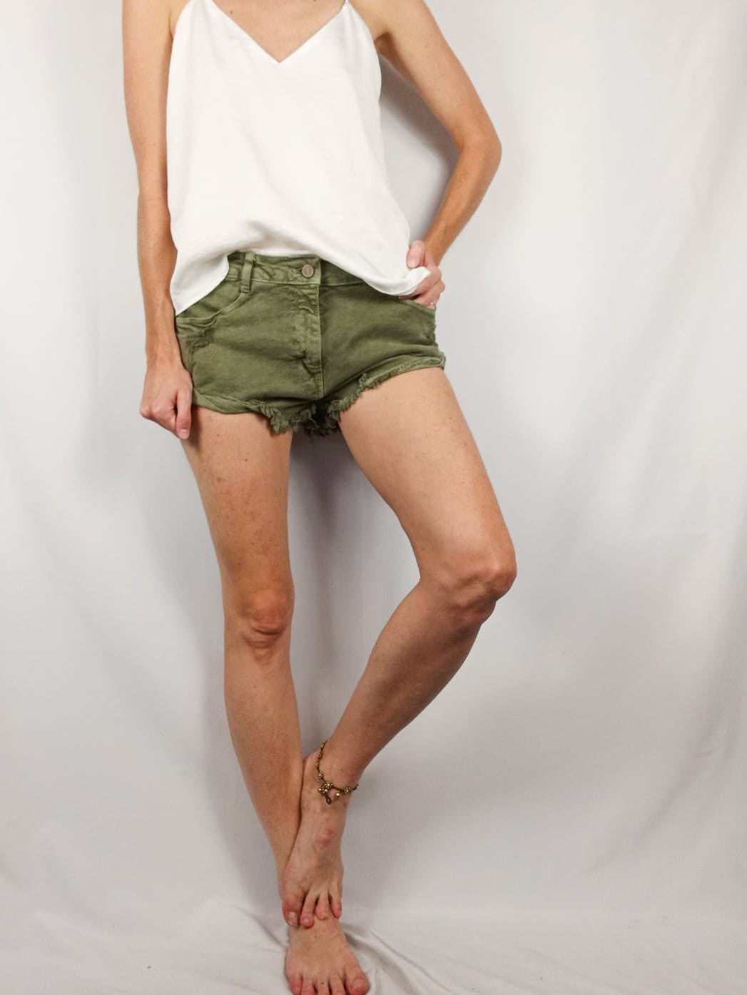 ZARA. Shorts verdes denim T.38