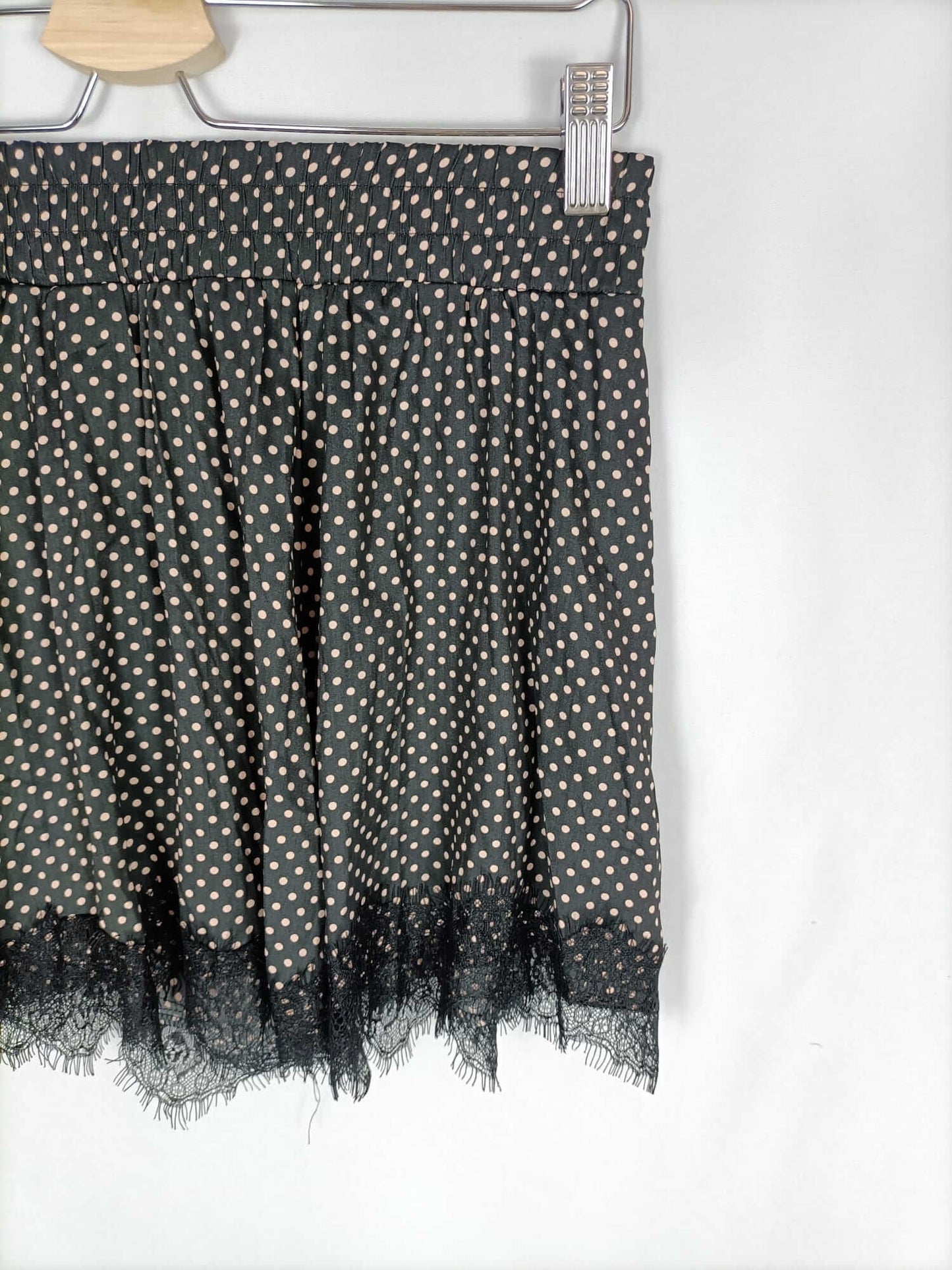 STRADIVARIUS. Tm polka dot fluid shorts