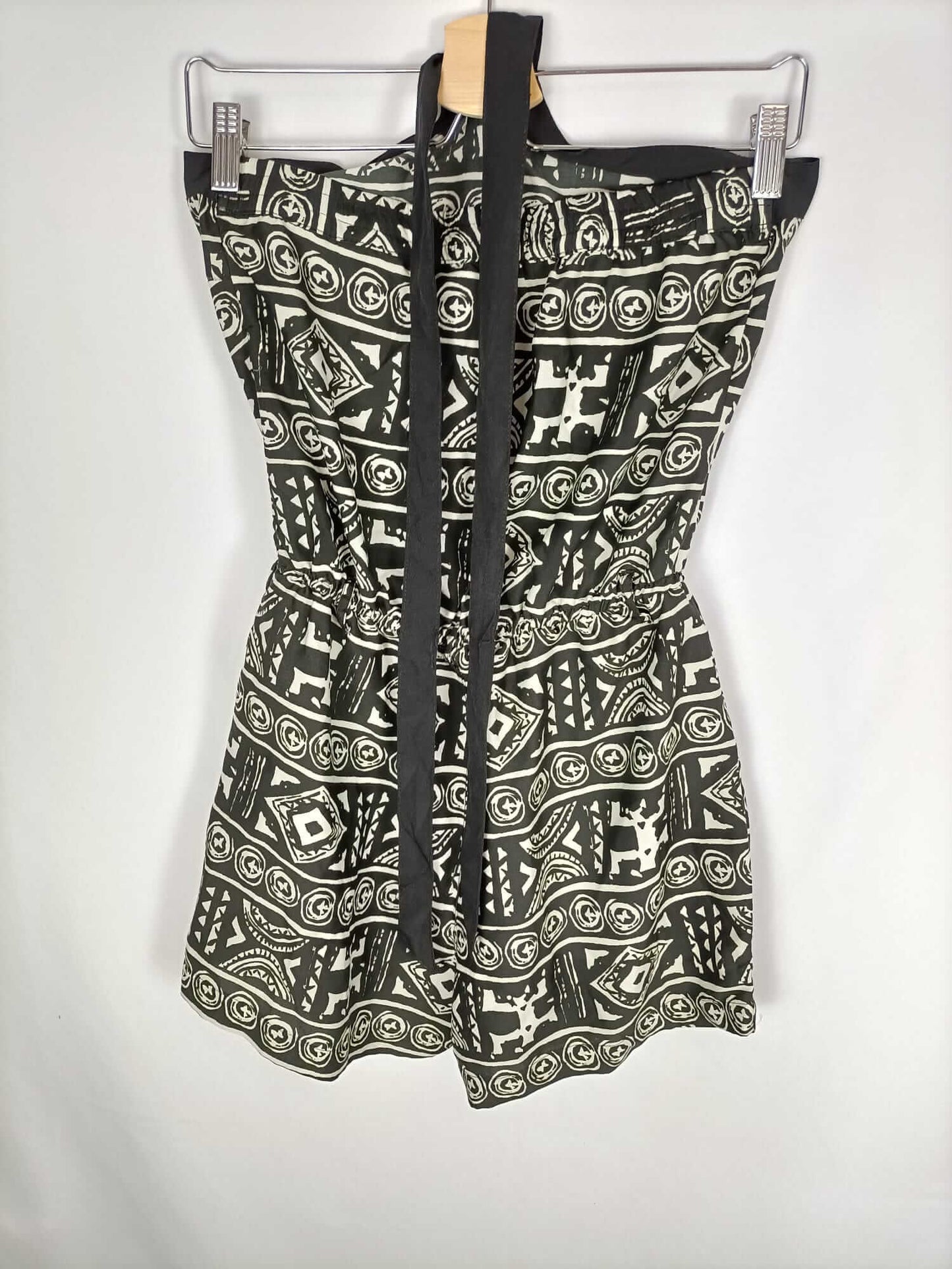 STRADIVARIUS. Mono negro y beige étnico T.m