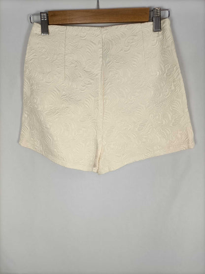 COLOR FOCUS. Shorts beige textura T.m