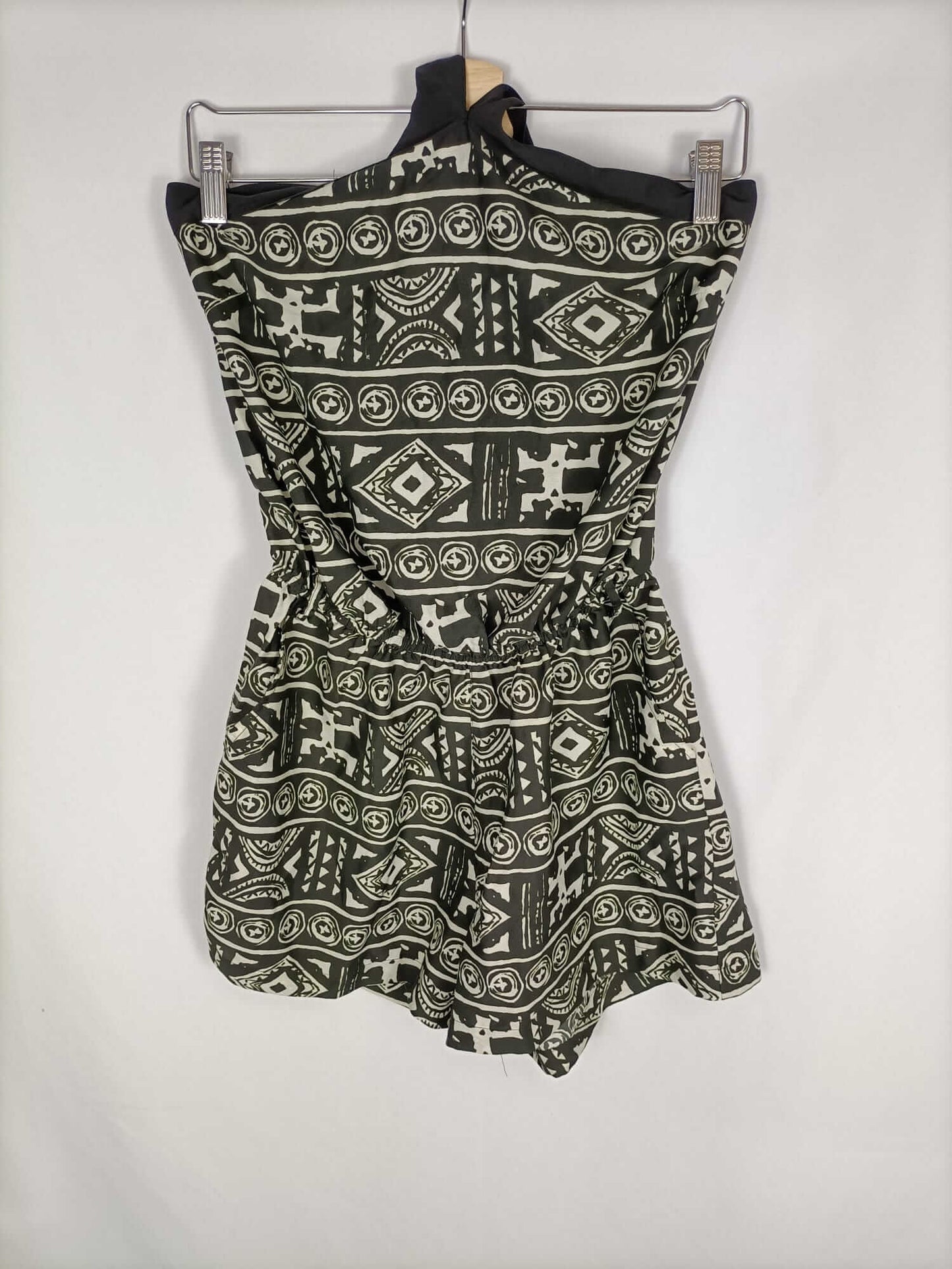 STRADIVARIUS. Mono negro y beige étnico T.m