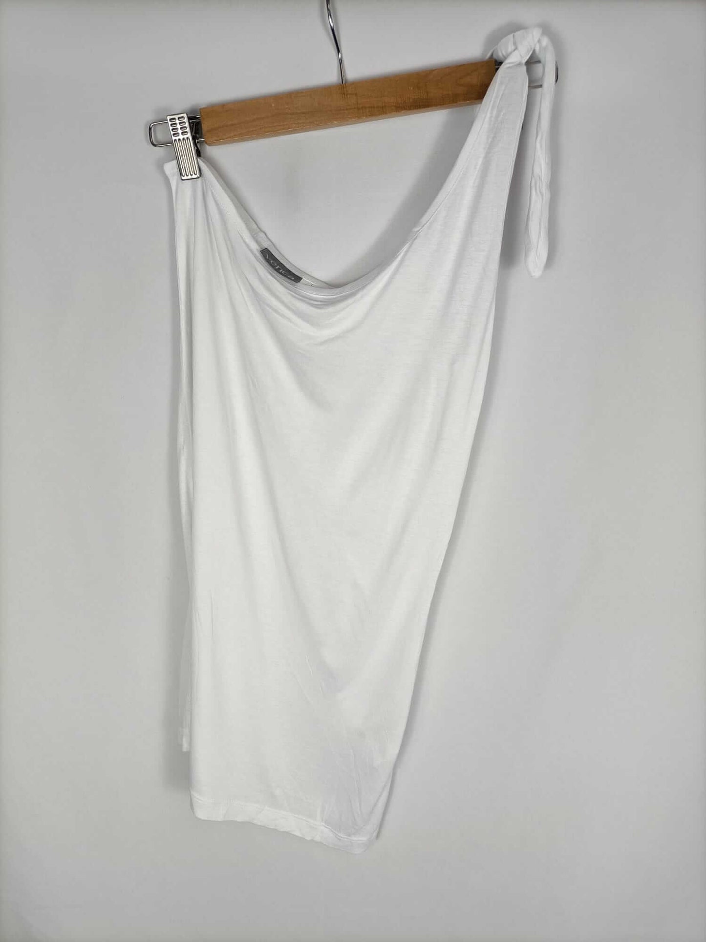 VENCA. Camiseta blanca asimétrica T.l