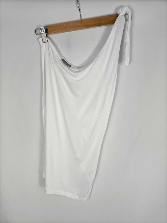 VENCA. Camiseta blanca asimétrica T.l