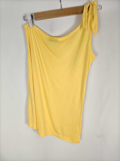VENCA. Camiseta amarilla asimetrica T.m
