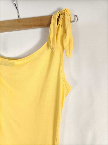 VENCA. Camiseta amarilla asimetrica T.m
