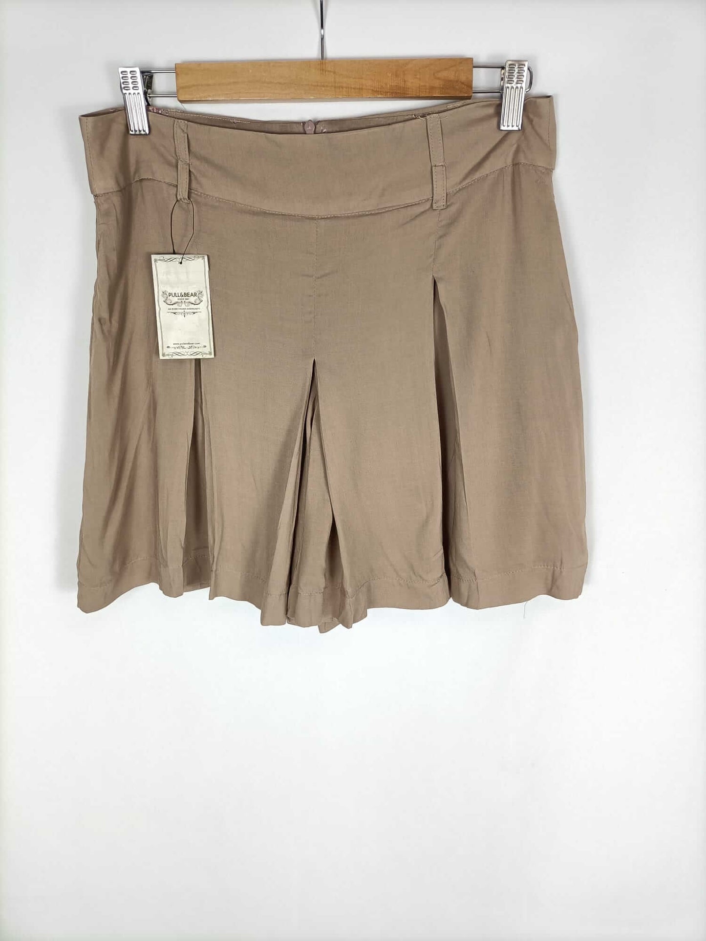 PULL&BEAR. Shorts fluido beige T.m